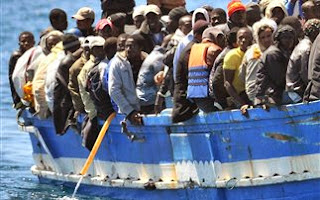 «Πάνω από 800.000 μετανάστες φτάνουν στη Μεσόγειο»