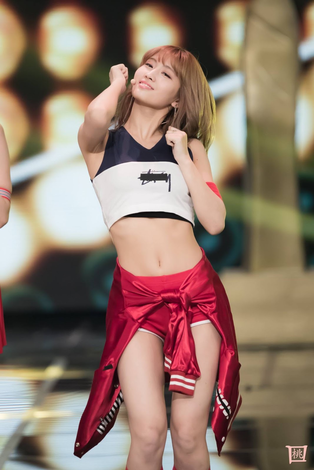 6 Times TWICE MOMO Impressed With Her Toned ABS! 