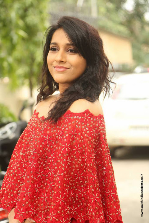 Rashmi Gautam at Next Nuvve Movie Trailer Launch