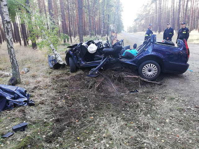 26-latka spędziła noc zakleszczona w rozbitym aucie, czekając na pomoc. Obok niej, siedział trup jej męża 26-latka spędziła noc zakleszczona w rozbitym aucie, czekając na pomoc. Obok niej, siedział trup jej męża