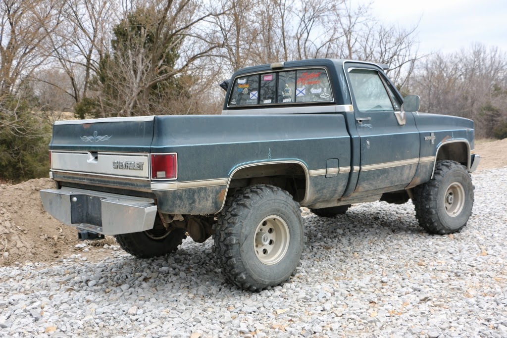 The Long Dirt Road: Bubba's Truck - An Old 4-Wheel Drive