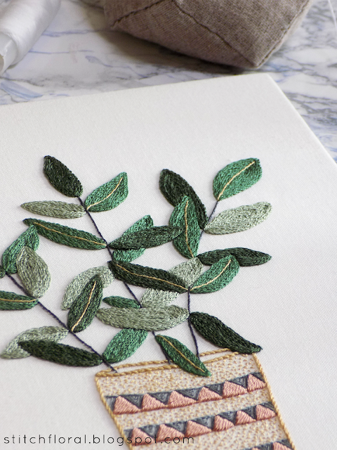 How to mount hand embroidery on a cardboard canvas: tutorial