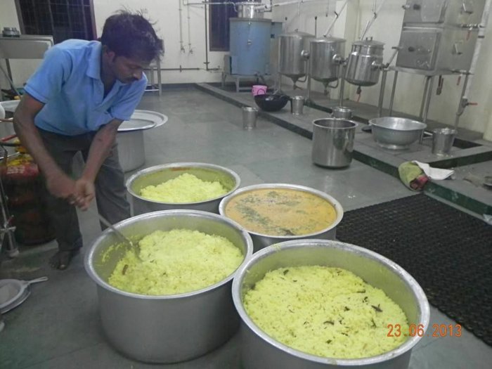Till 2016, over 2.25 million meals have been served for free to the destitute by Narayanan Krishnan.