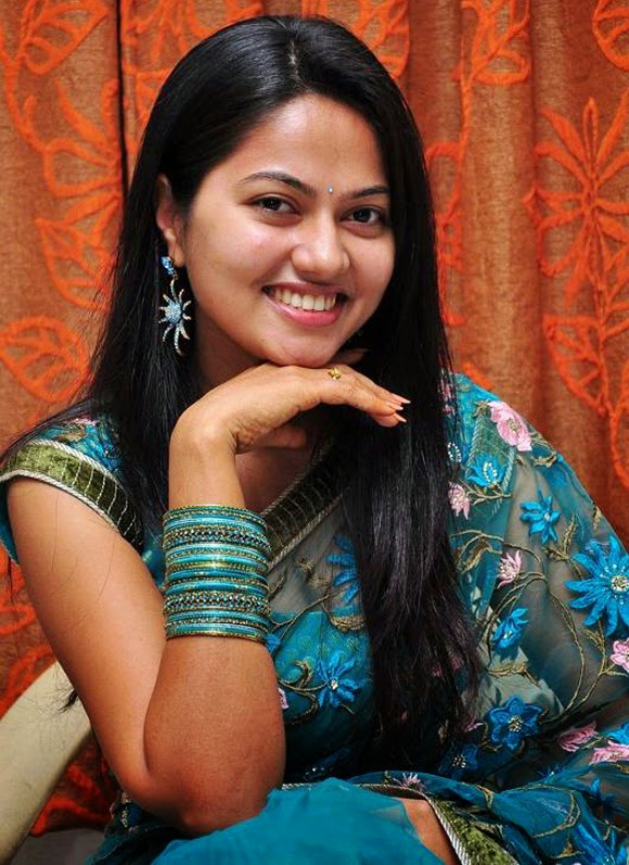 Desi Chudai Photos Telugu Actress Suhashini Beautiful Pictures In Saree