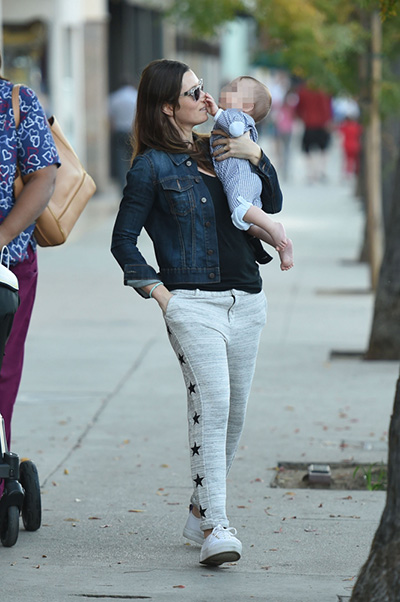 Paparazzi: Jessica Biel with her son Silas walk in Los Angeles - news-4y