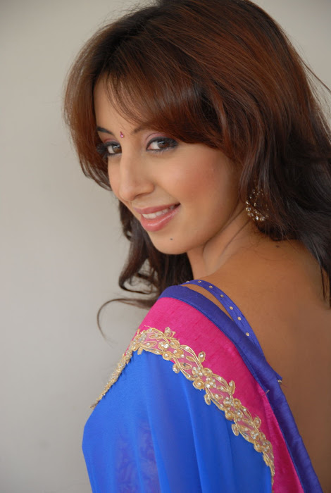 sanjana bare back in saree unseen pics