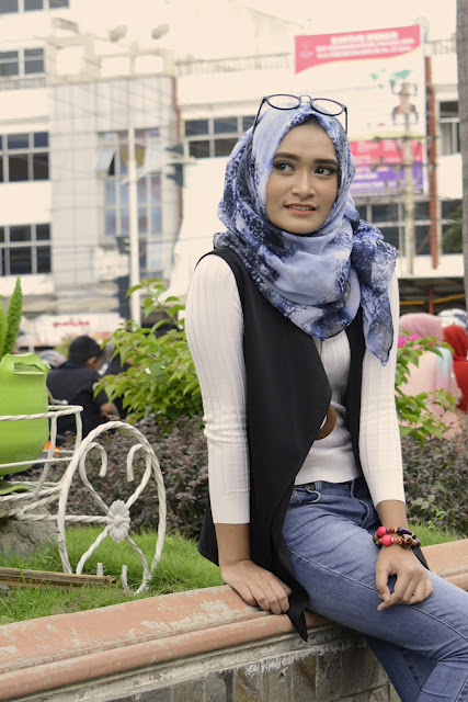 Casual Hijab on Facial Mood Portrait 2017 With Pobia Comunity Hijab