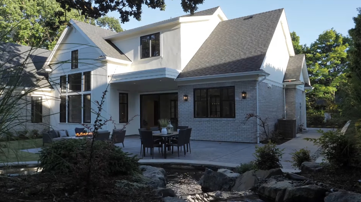 9 Photos vs. 2450 Lansdowne Road | Victoria - Luxury Home & Interior Design Video Tour 9 Photos vs. 2450 Lansdowne Road | Victoria - Luxury Home & Interior Design Video Tour