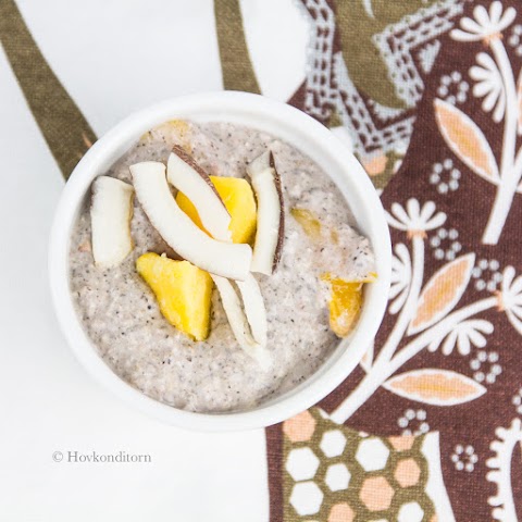 Vegan Coconut & Mango Overnight Oats