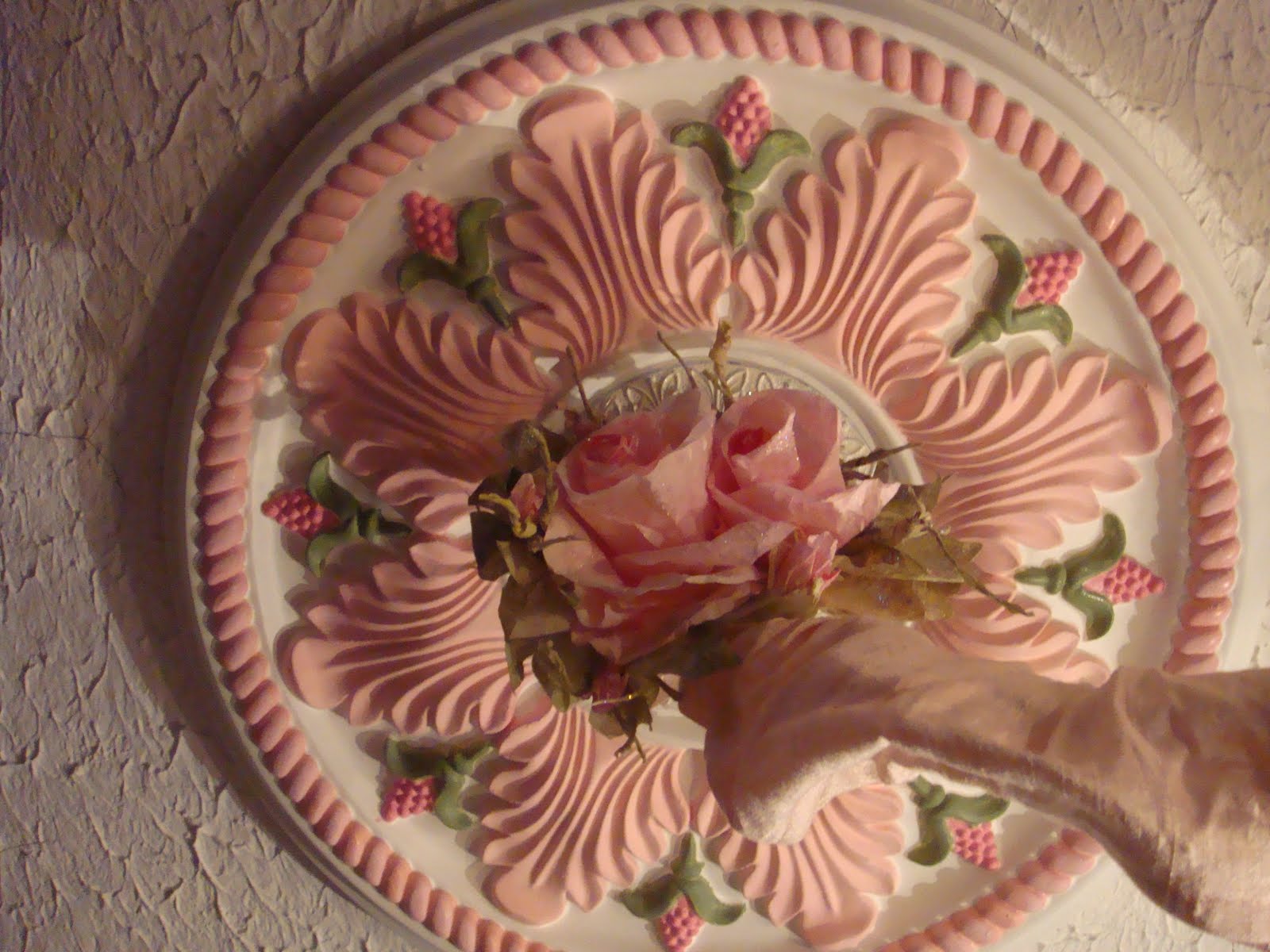 A POCKET FULL OF ROSES** PRETTY PINK CEILING MEDALLION!!!