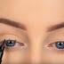 I’m So Impressed by Her Clever Trick for Applying Eyeliner— It’s So Easy!