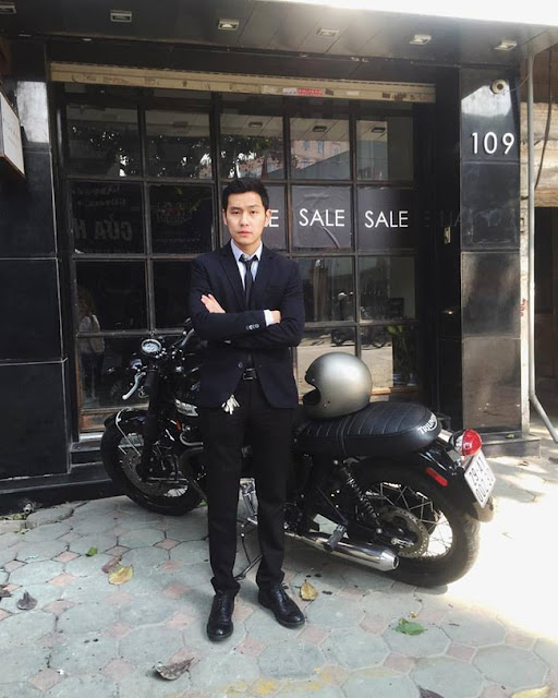 Những quý ông mặc suit lịch lãm trên môtô hoài cổ Những quý ông mặc suit lịch lãm trên môtô hoài cổ