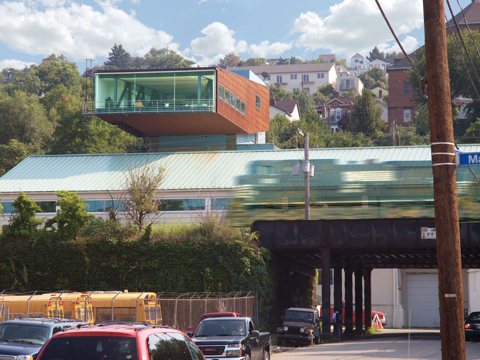 Unconventional Emerald Floating Glass House in Pittsburgh, Pennsylvania
