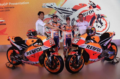 Marquez Pedrosa dan Tetsuhiro Kuwata serta Alberto Puig Marquez Pedrosa dan Tetsuhiro Kuwata serta Alberto Puig