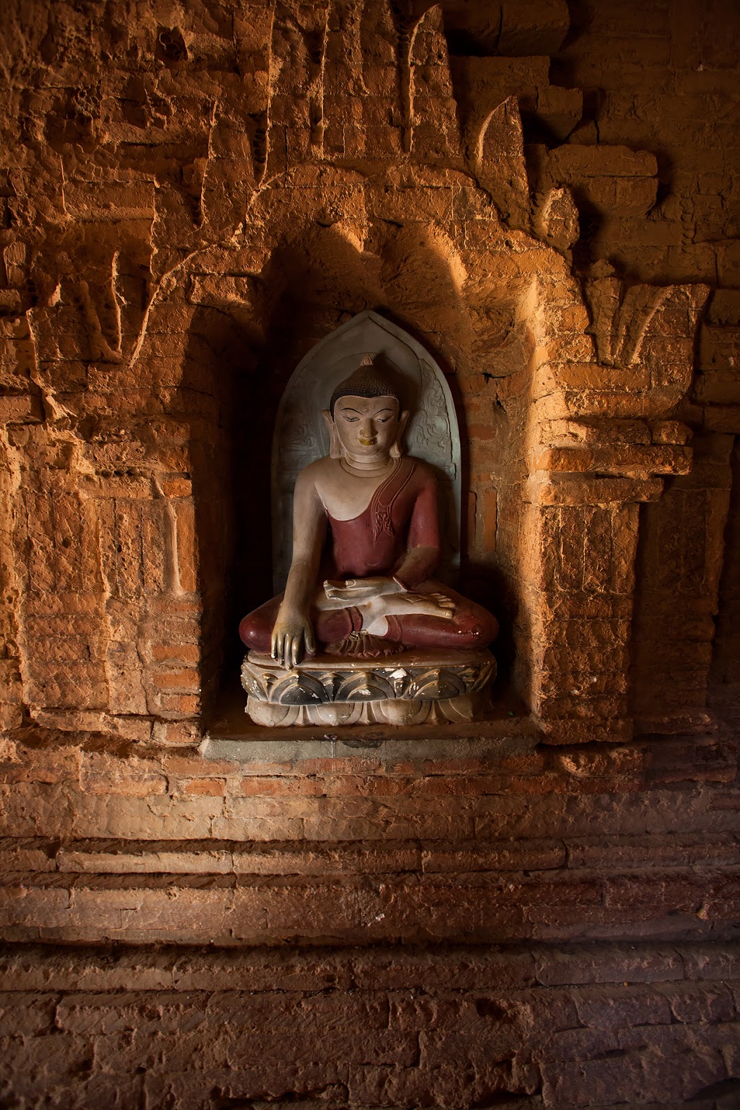 Wnętrze pagody pagoda,wnętrze,rzeźba,bagan,birma