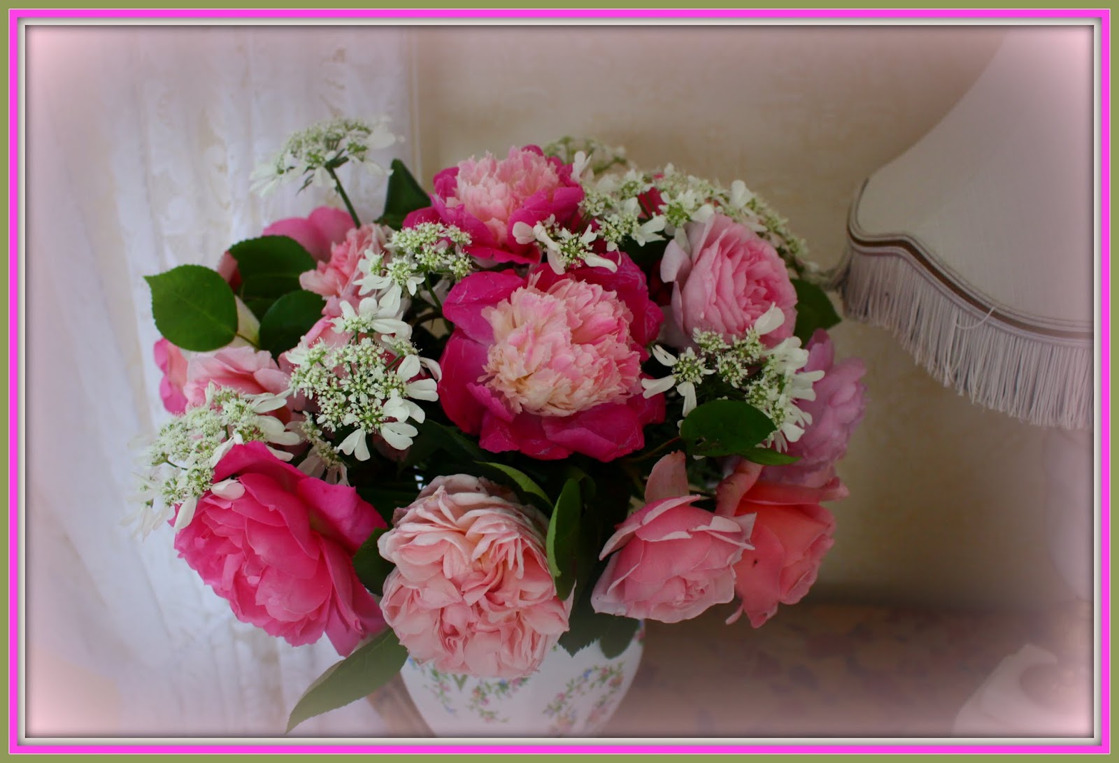 Roses Du Jardin Cheneland Roses Et Pivoines En Bouquet