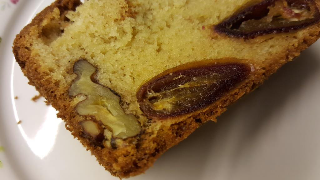 eat-culture: Lauras Dattel-Walnuss-Kuchen (Laura&amp;#39;s date-walnut-cake)