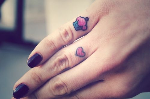 tatuagens femininas de coração para os dedos tatuagens femininas de coração para os dedos