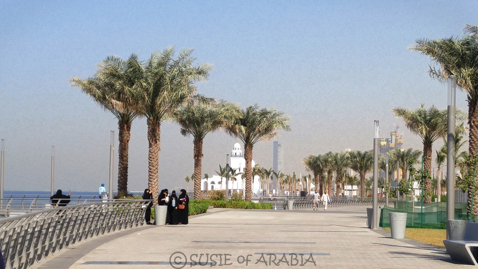 Саудовская аравия курорты. Джидда город в Саудовской Аравии. Саудовская Аравия Jeddah пляж. Саудовская Аравия Джидда море. Джидда Саудовская Аравия красное море.