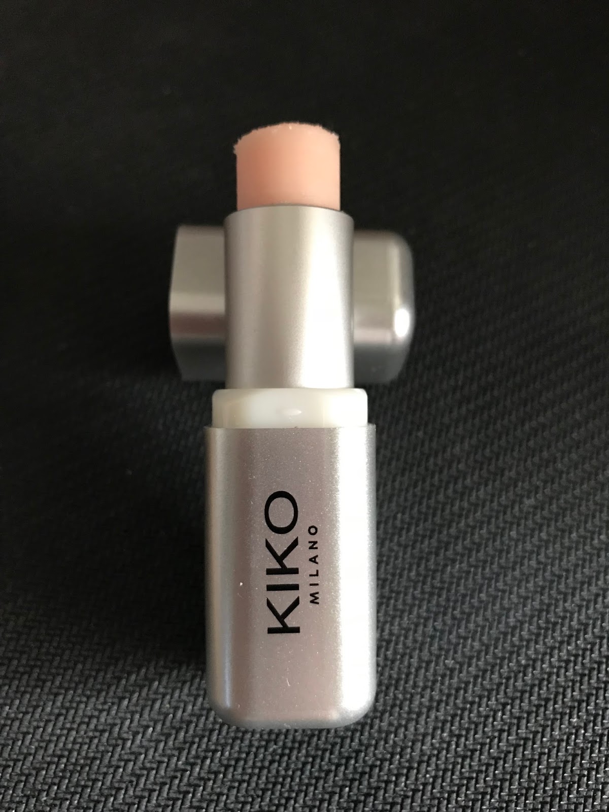 balsamo labial con color kiko