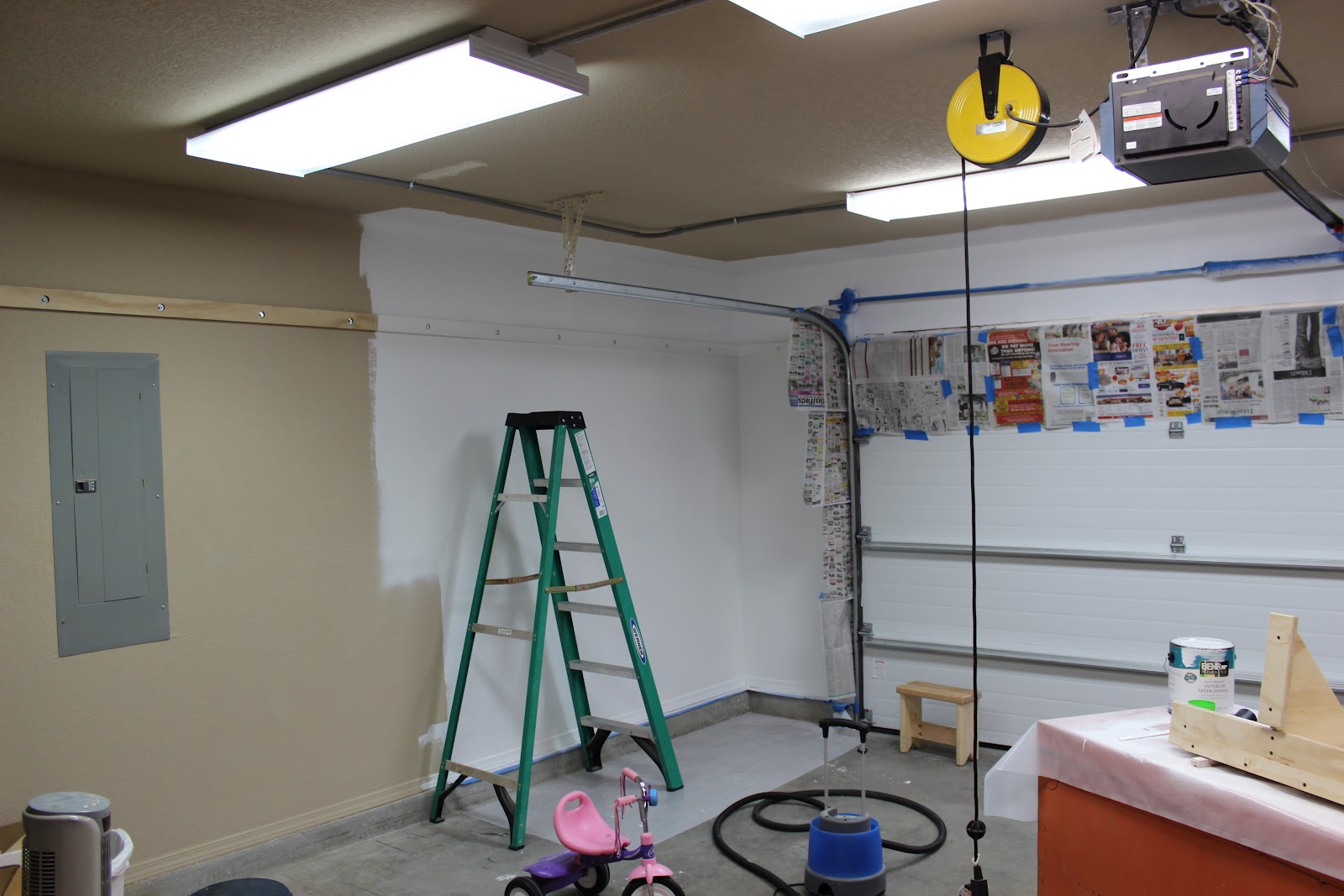 Отделка гаража изнутри. Покраска стен в гараже. Цвет стен в гараже. Краска для стен гаража. Внутренняя отделка гаража.