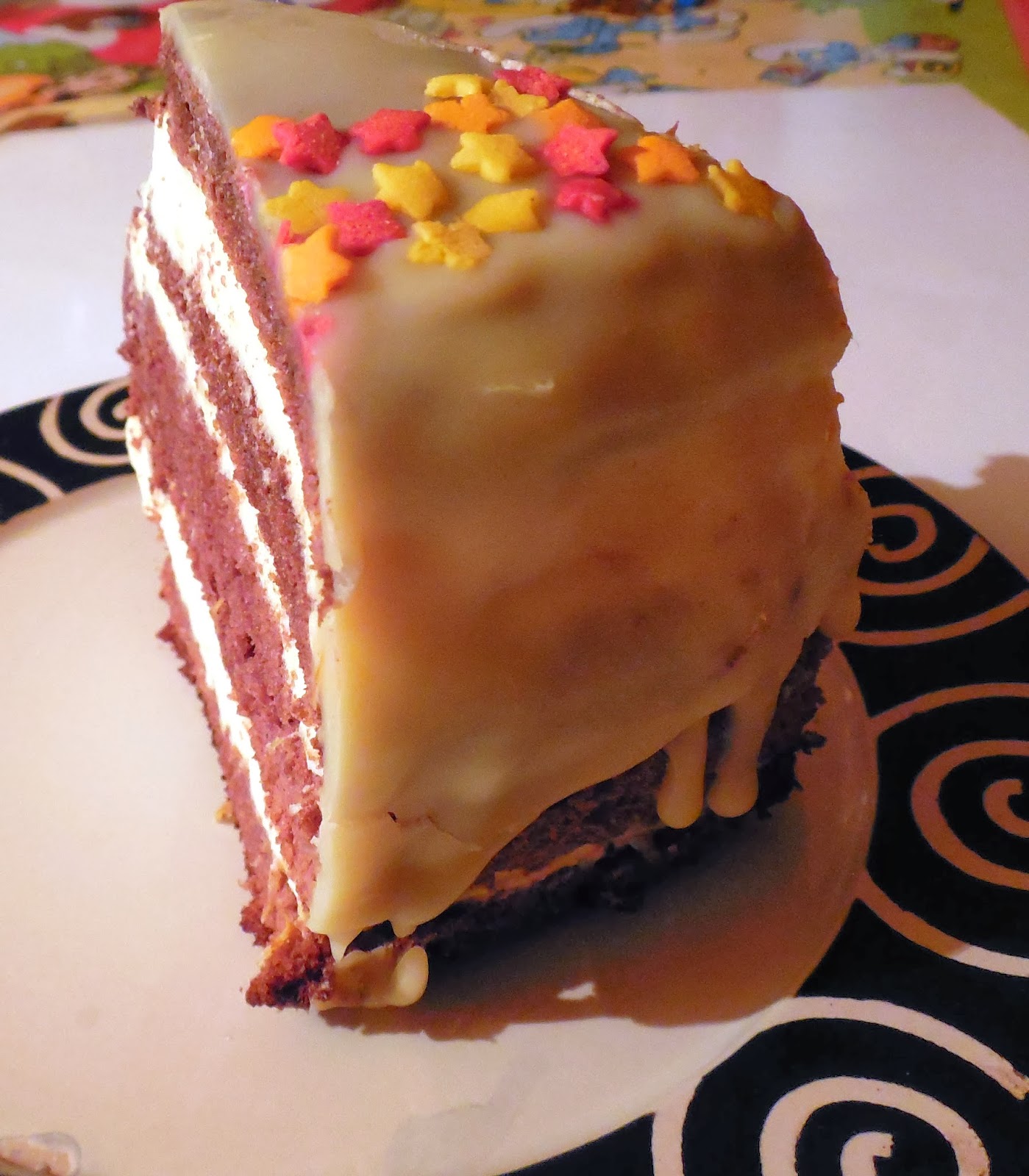 Tort cu crema de lamaie si glazura de ciocolata alba