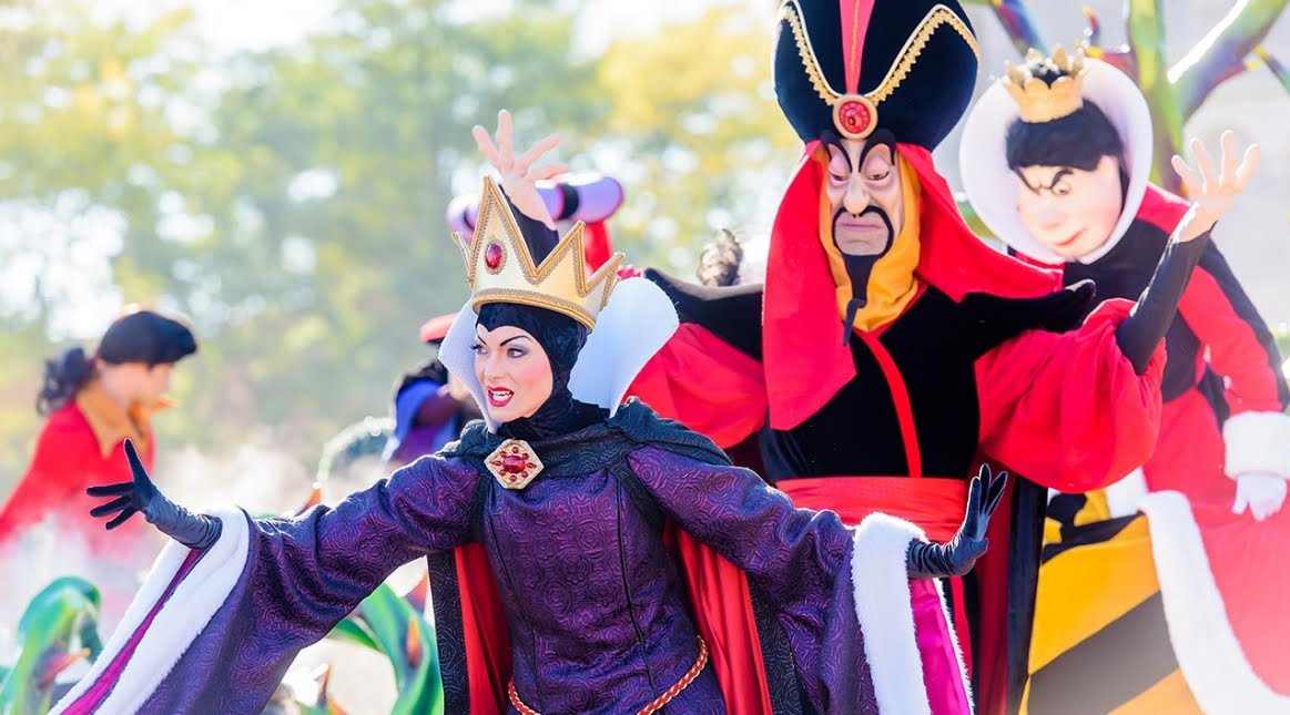 Foto Halloween a Eurodisneyland, pretesto per un viaggio autunnale a Parigi. Foto Halloween a Eurodisneyland, pretesto per un viaggio autunnale a Parigi.