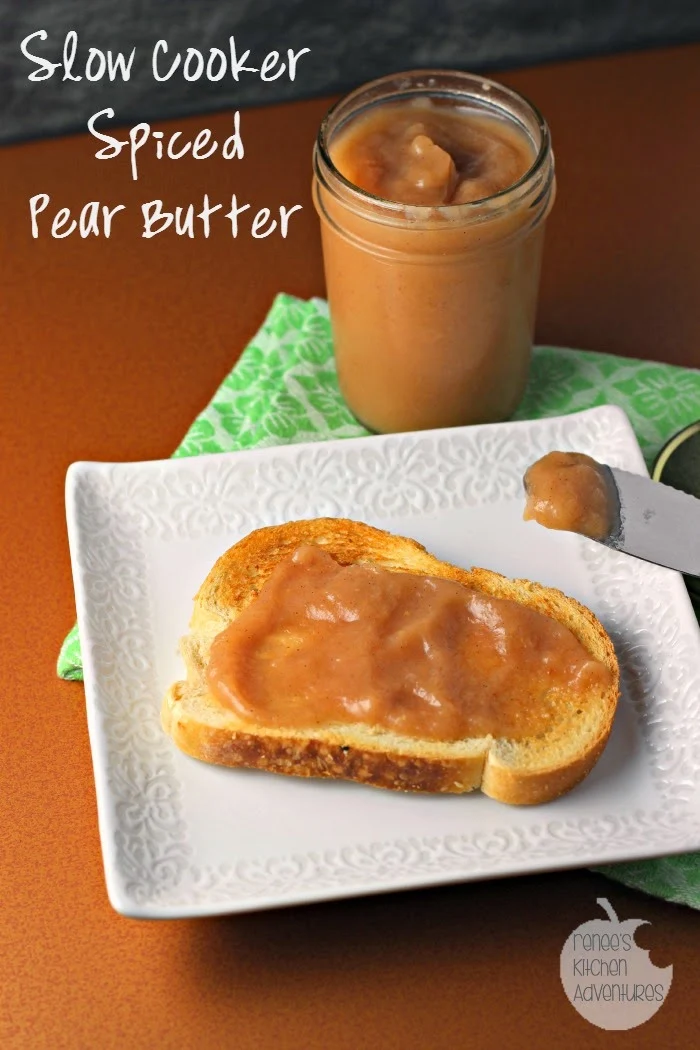 Slow Cooker Spiced Pear Butter: Sweet pears mingle with Autumn spices to make this lovely pear butter! #pears #slowcooker 