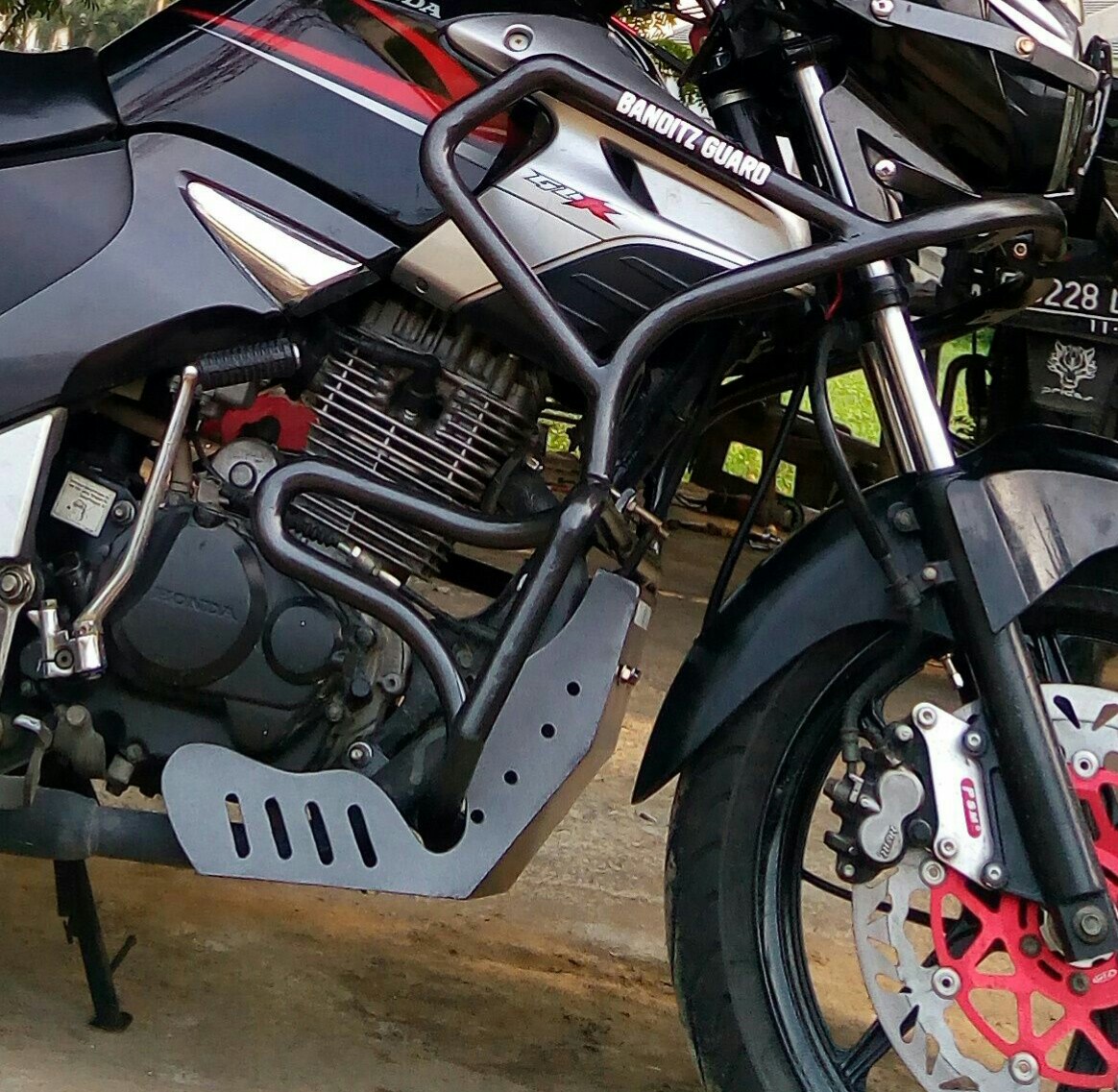 CUSTOM ENGINE GUARD,CRASH BAR,TUBULAR,SIDE GUARD,ENGINE COVER,BREKET