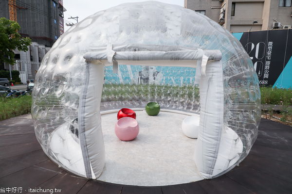 台中泓瑞建設南屯泡泡屋,周圍還有大波斯菊花海,網美打卡好去處 台中泓瑞建設南屯泡泡屋,周圍還有大波斯菊花海,網美打卡好去處