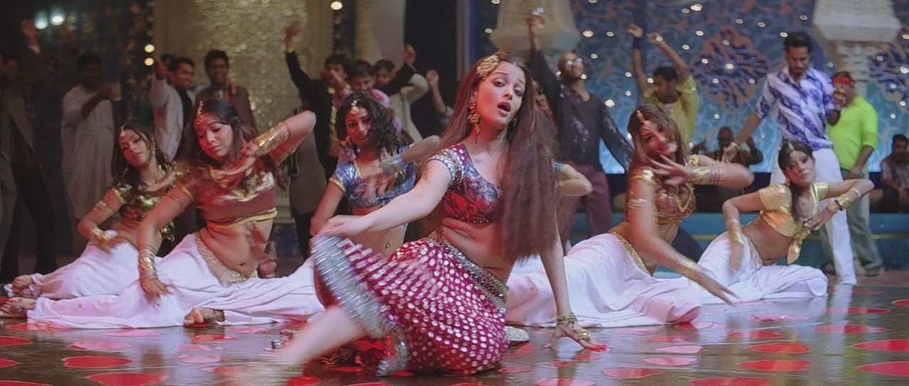 Aishwarya Rai belly in kajra re, Aishwarya Rai navel in kajra re, kajra re item song HD stills