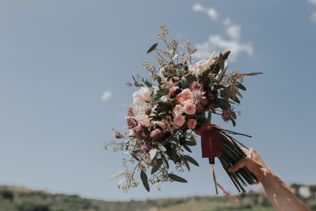 boda masía girona vestido novia corona flores blog atodoconfetti