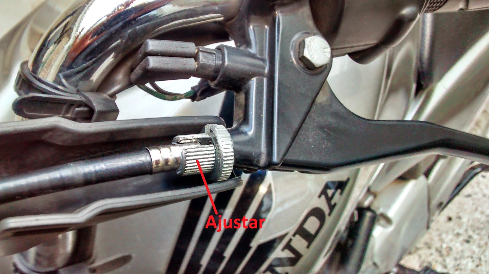 Todo sobre motos Mantenimiento Ajuste del