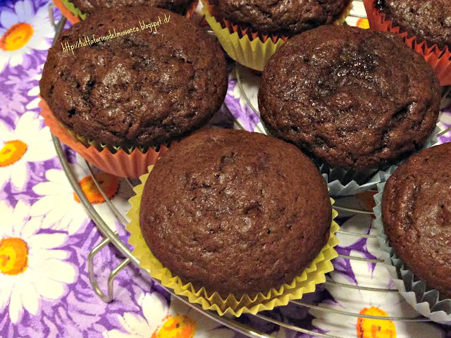 muffins al cioccolato con marmellata ai frutti di bosco