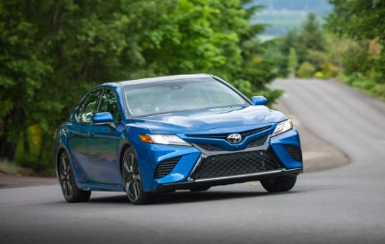 2020 Toyota Camry Hybrid Features & Specs 2020 Toyota Camry Hybrid Features & Specs