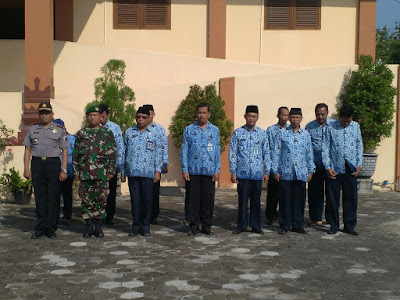 SERKA WARSONO HADIRI UPACARA DI KECAMATAN