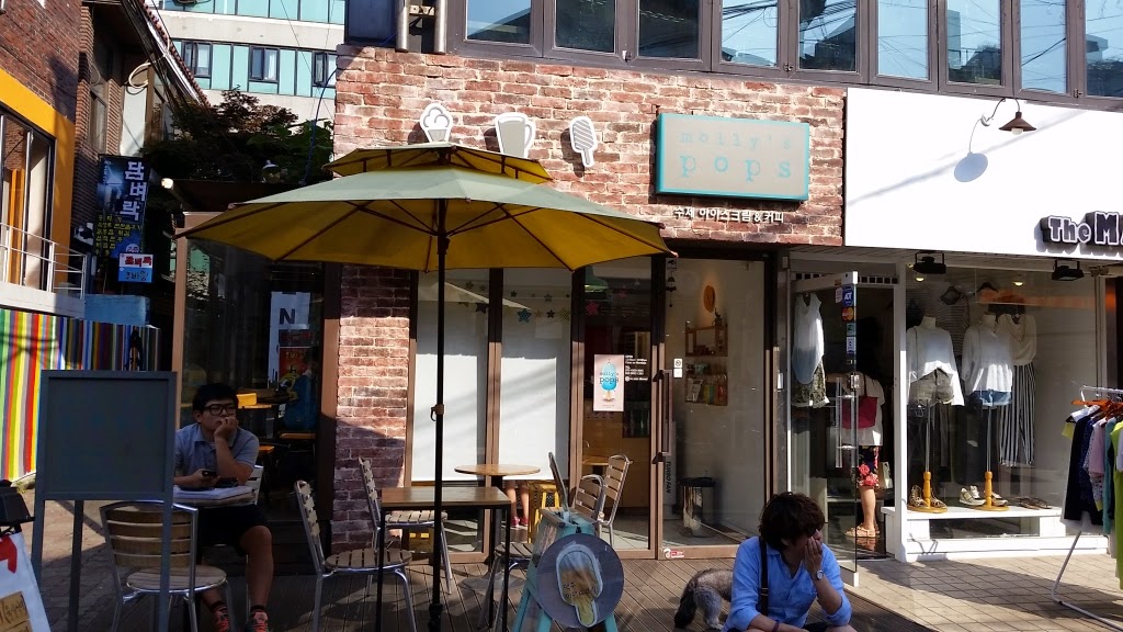 Dwaeji In Seoul Molly's Pops, Hongdae