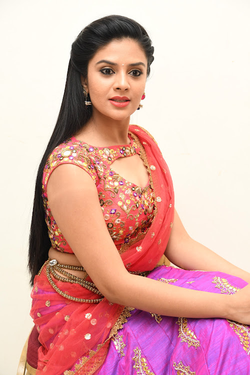 Srimukhi At Aatadukundam Raa Movie Audio Launch