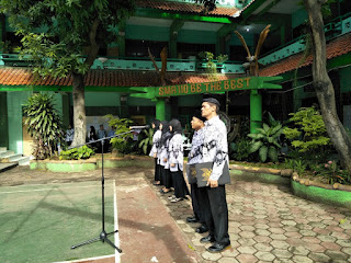 Peringatan Hari Guru di SMAN 110