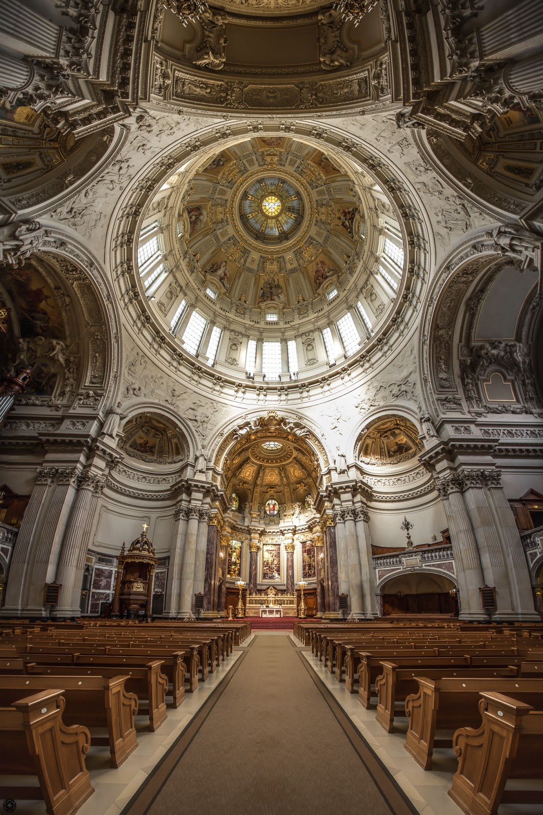 Interior de la Catedral de Berlín :: 12 x Canon EOS5D MkIII | ISO800 | Canon17-40 @17mm | f/4.0 | 1/30s