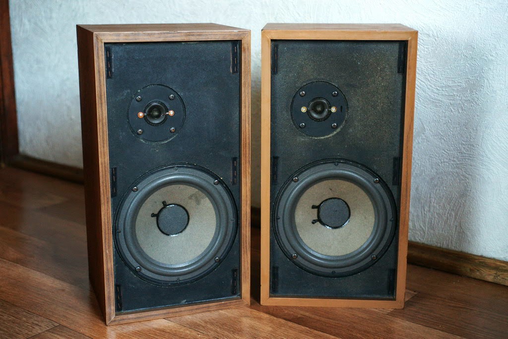 The Decibel Club Sealed or ported?