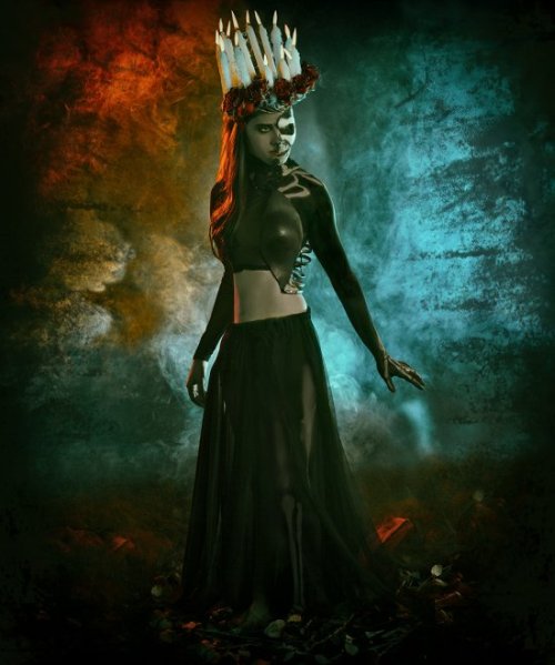 Aura - Outras divindades femininas nas surreais fotografias de Lorena Cordero - Hela (Ana Cristina Barragán) Lorena Cordero fotografia surreal arte fashion mulheres deusas divindades femininas aura mitologia religião Hela (Ana Cristina Barragán)