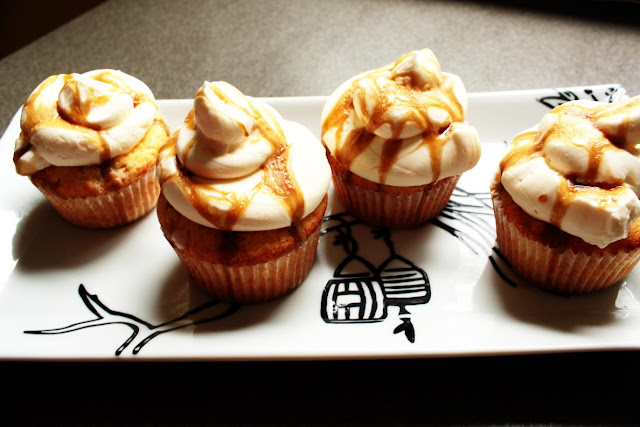 kunstlichekadi: Honey Bourbon Cupcakes