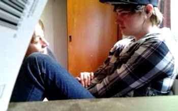 VER ONLINE Y DESCARGAR: Joven graba momento en el que revela a su madre que es gay y ella lo sorprende