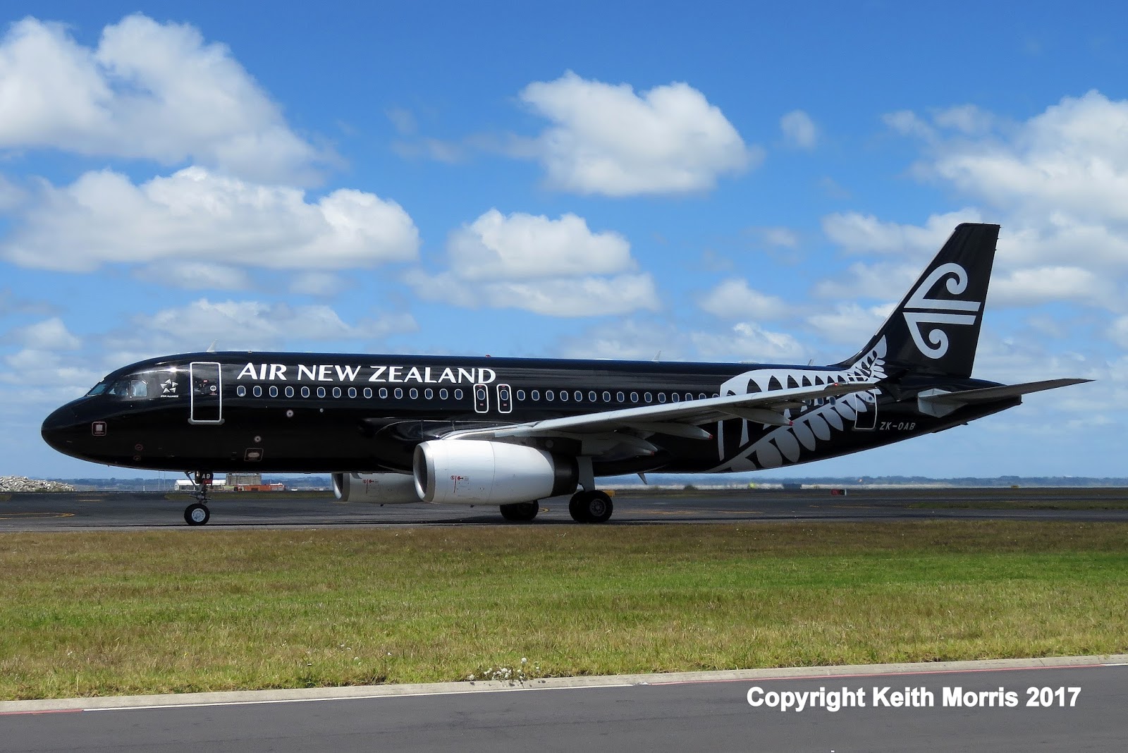 NZ Civil Aircraft All Black Air New Zealand A 320 Airbus at Auckland International 712017