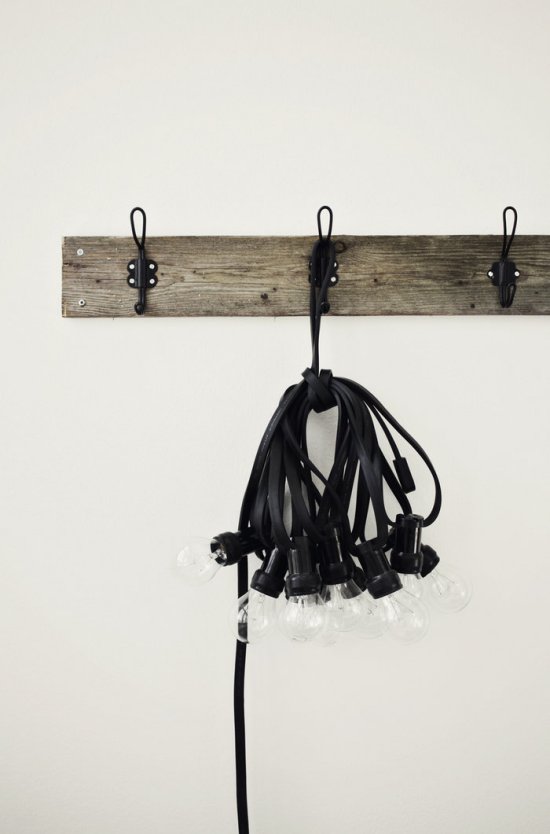 vosgesparis: It's so simple... {DIY - a wooden hat rack}