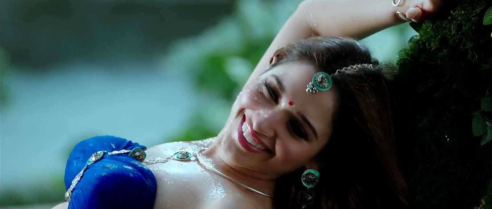 Indian Hot Actress Tamanna Hot Scenes From Bahubali 