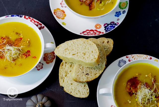 einfache Kürbissuppe mit Kokos und spicy Garnelen mit Cayennepfeffer - Foodblog Topfgartenwelt