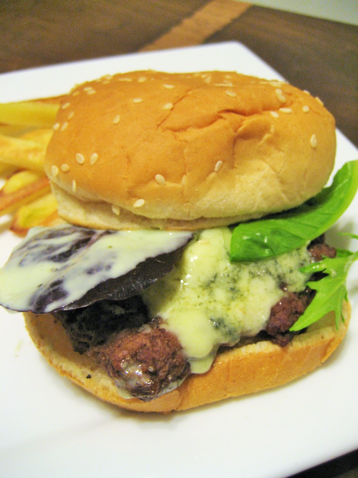 BLOG BY BINNS Blue Cheese Burgers
