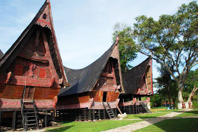Gambar Rumah Bolon Rumah Adat Sumatra Utara Gambar Rumah Bolon Rumah Adat Sumatra Utara
